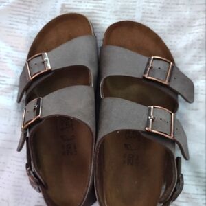 Birkis women's size 8 men's size 6